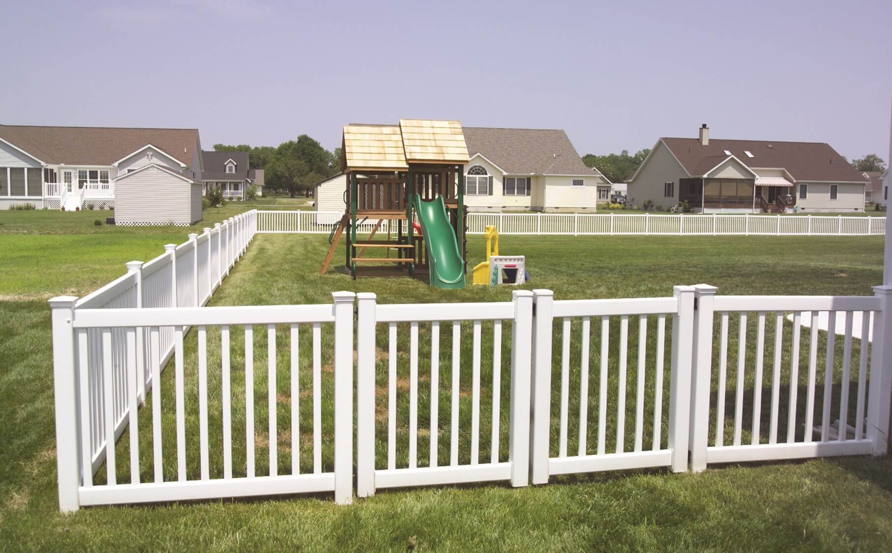 v3707 Tan boards with white Victorian topper mix and match sections with  new england post caps and VARBG arbor over gate - Ketcham FenceKetcham Fence